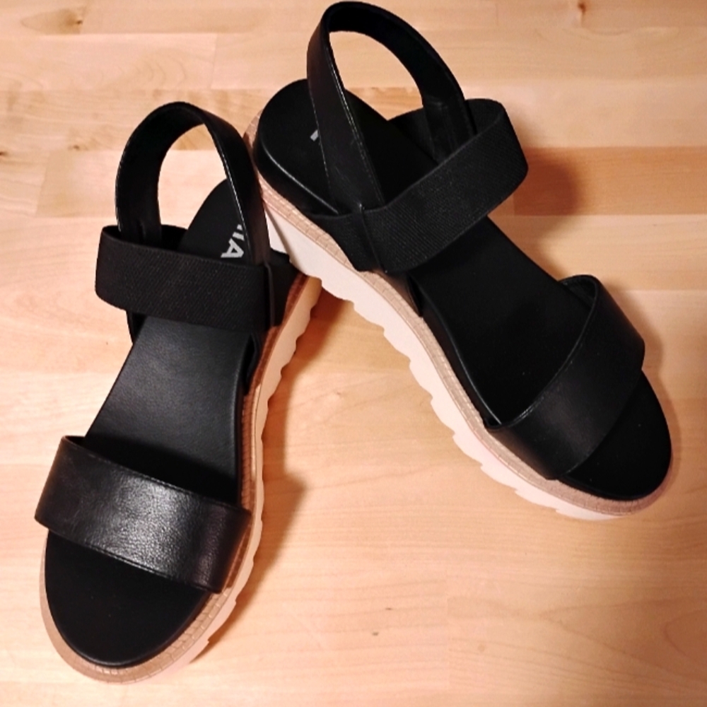 MIA size 8.5 Platform Wedge Sandals